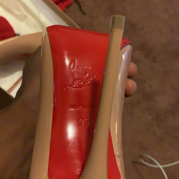 Christian Louboutin Nude Heel - Picture 2 of 6